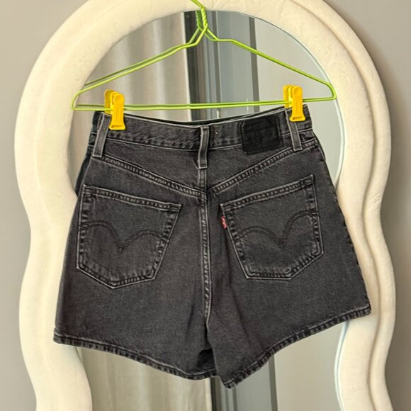 Levi's High Loose Shorts (Black) - Picture 4 of 4